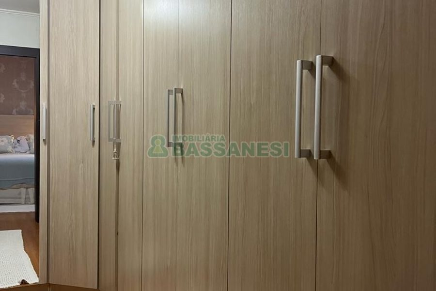 Casa com 282m², 3 dormitórios, 3 vagas, no bairro Interlagos em Caxias do Sul para Comprar