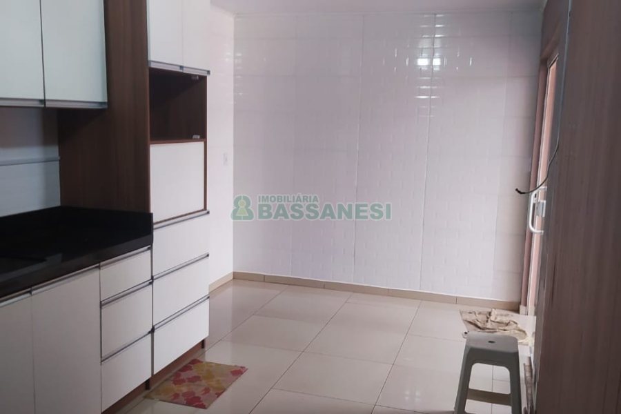 Casa com 80m², 2 dormitórios, 1 vaga, no bairro São Caetano em Caxias do Sul para Comprar