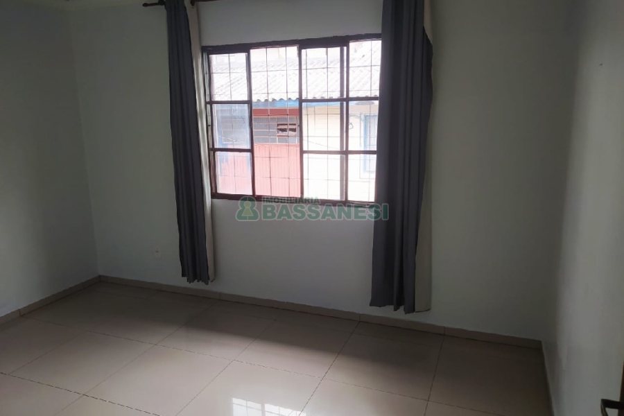 Casa com 80m², 2 dormitórios, 1 vaga, no bairro São Caetano em Caxias do Sul para Comprar