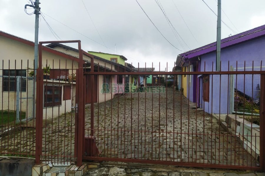 Casa com 80m², 2 dormitórios, 1 vaga, no bairro São Caetano em Caxias do Sul para Comprar