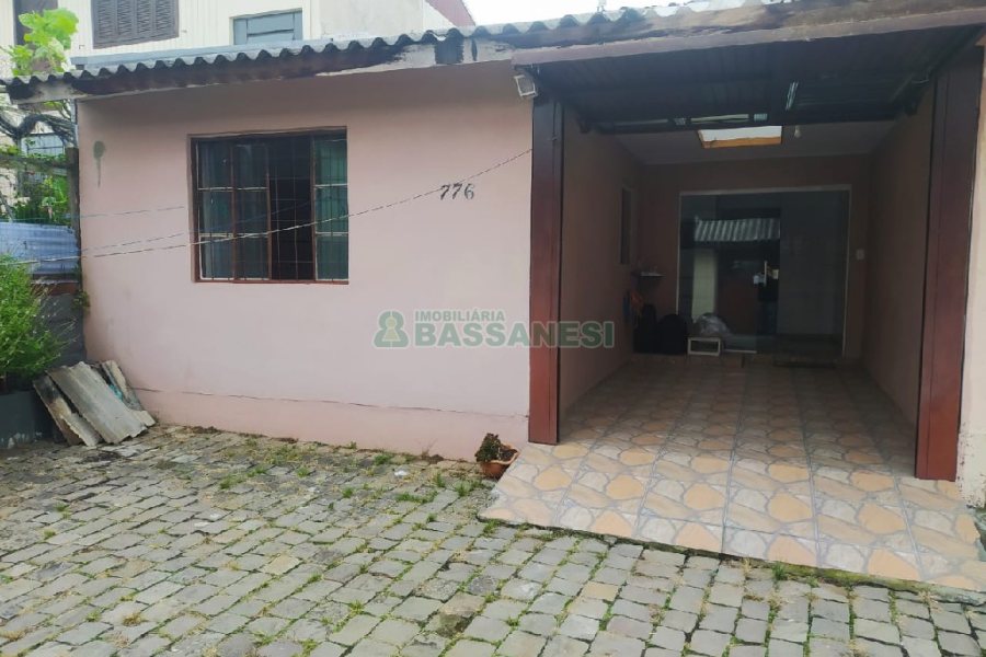 Casa com 80m², 2 dormitórios, 1 vaga, no bairro São Caetano em Caxias do Sul para Comprar