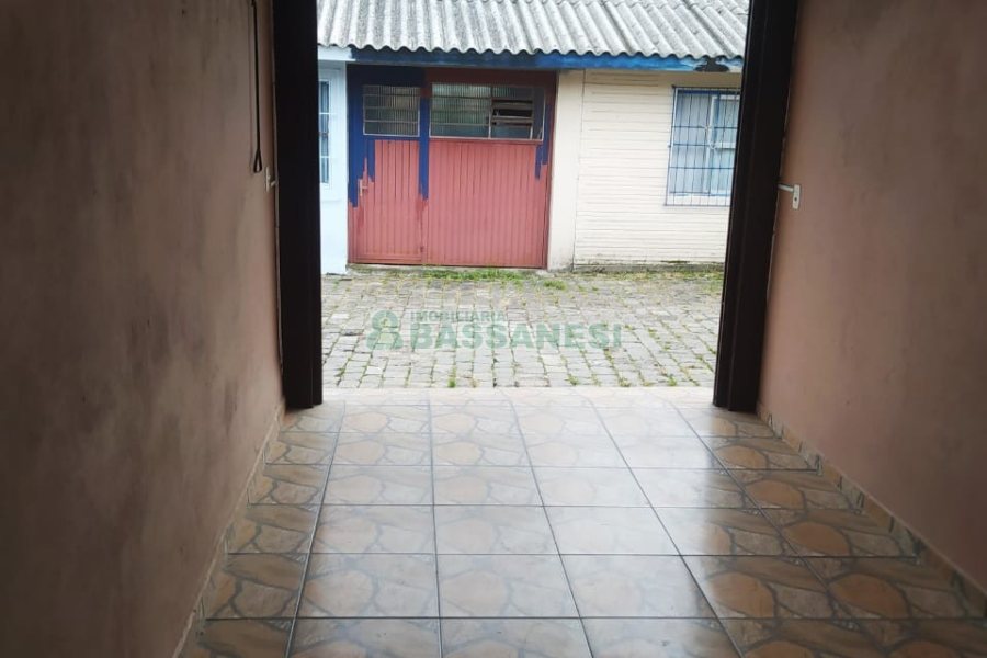 Casa com 80m², 2 dormitórios, 1 vaga, no bairro São Caetano em Caxias do Sul para Comprar