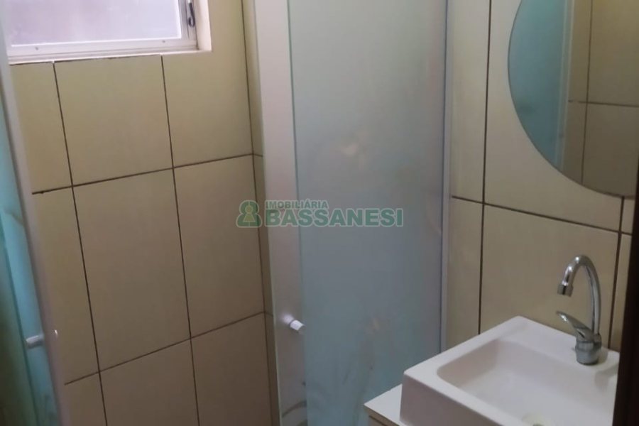 Casa com 80m², 2 dormitórios, 1 vaga, no bairro São Caetano em Caxias do Sul para Comprar