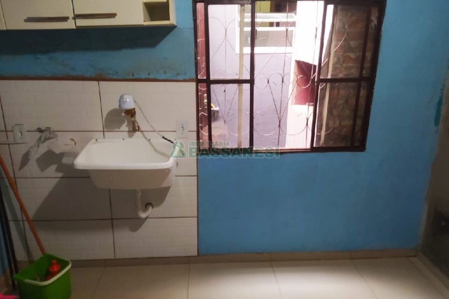 Casa com 80m², 2 dormitórios, 1 vaga, no bairro São Caetano em Caxias do Sul para Comprar