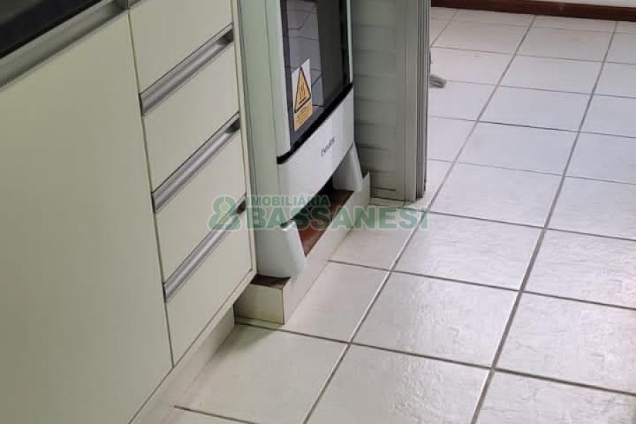 Apto Mobiliado com 70m², 2 dormitórios, 1 vaga, no bairro Lourdes em Caxias do Sul para Alugar
