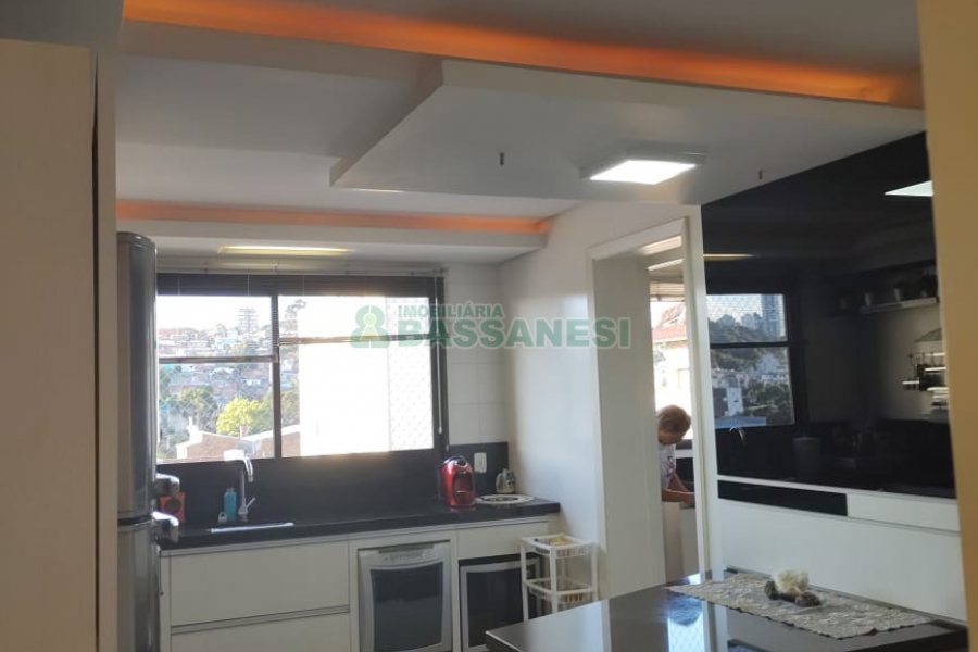 Apartamento com 129m², 3 dormitórios, 2 vagas, no bairro Lourdes em Caxias do Sul para Comprar