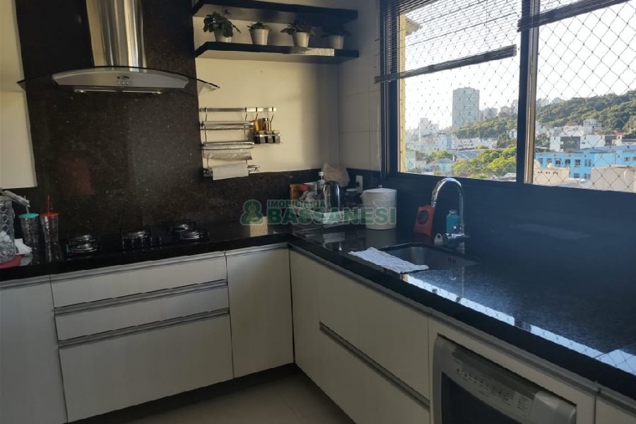 Apartamento com 129m², 3 dormitórios, 2 vagas, no bairro Lourdes em Caxias do Sul para Comprar