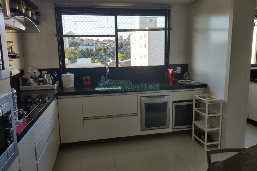 Apartamento com 129m², 3 dormitórios, 2 vagas, no bairro Lourdes em Caxias do Sul para Comprar