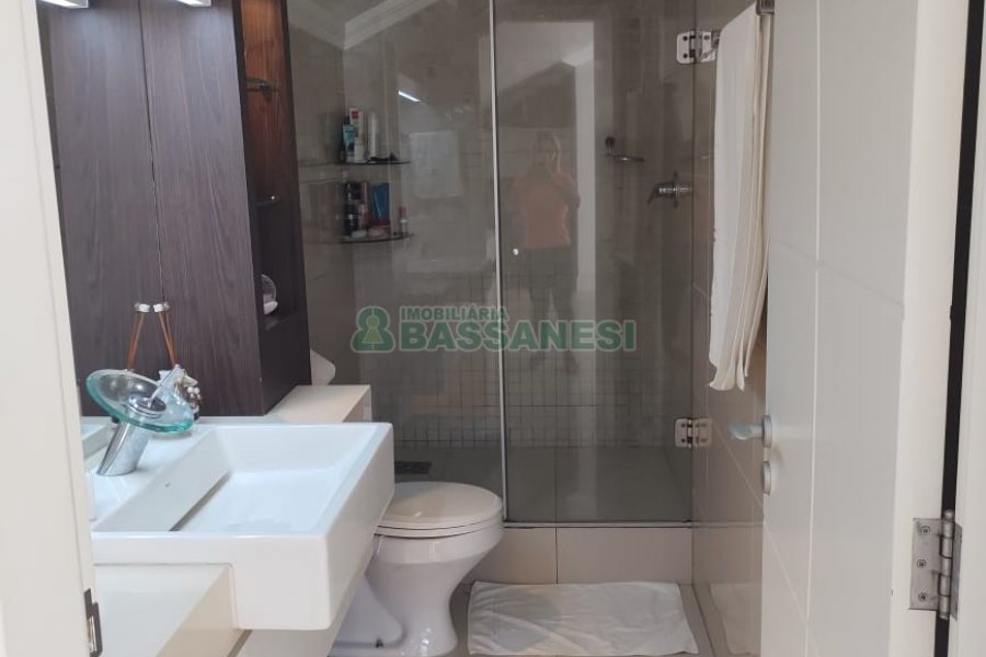 Apartamento com 129m², 3 dormitórios, 2 vagas, no bairro Lourdes em Caxias do Sul para Comprar