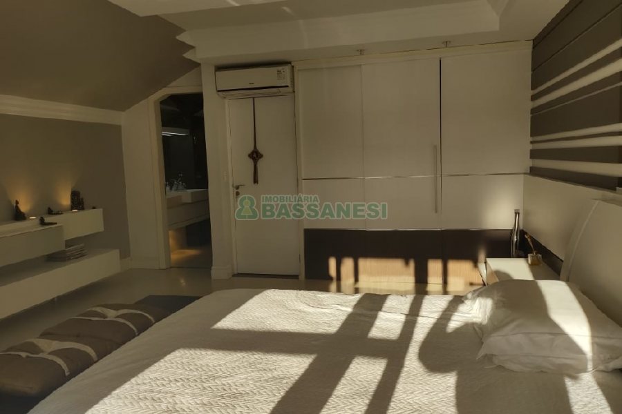 Apartamento com 129m², 3 dormitórios, 2 vagas, no bairro Lourdes em Caxias do Sul para Comprar