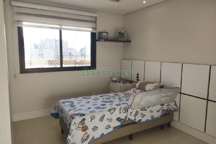 Apartamento com 129m², 3 dormitórios, 2 vagas, no bairro Lourdes em Caxias do Sul para Comprar