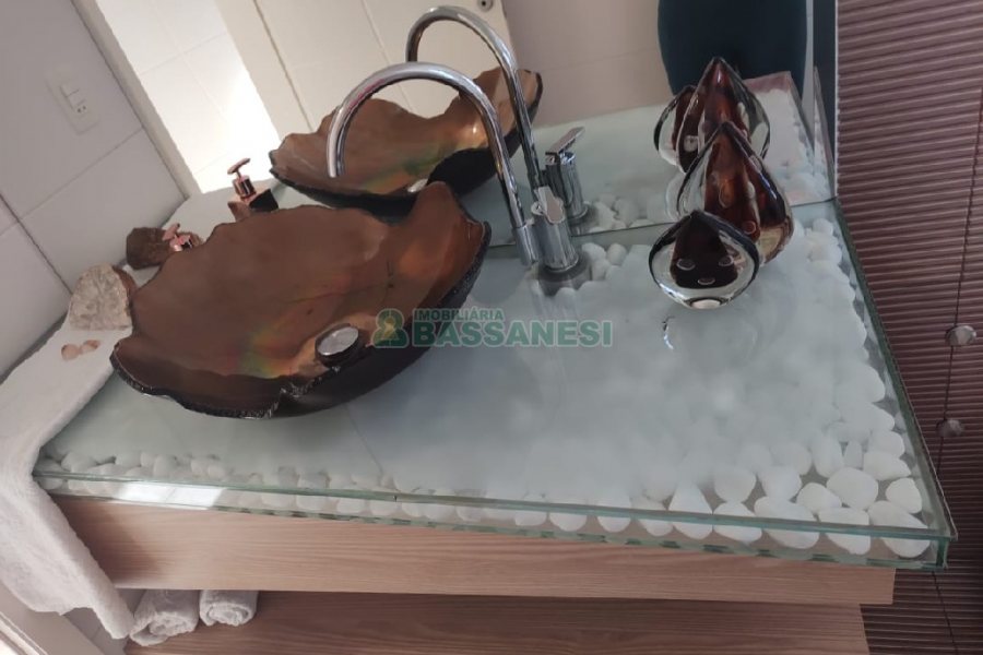 Apartamento com 129m², 3 dormitórios, 2 vagas, no bairro Lourdes em Caxias do Sul para Comprar