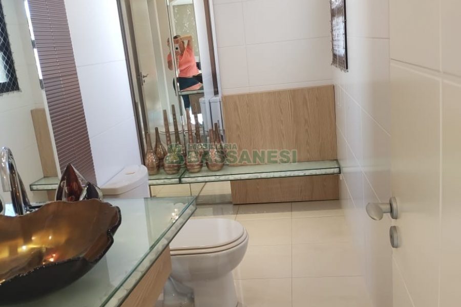 Apartamento com 129m², 3 dormitórios, 2 vagas, no bairro Lourdes em Caxias do Sul para Comprar