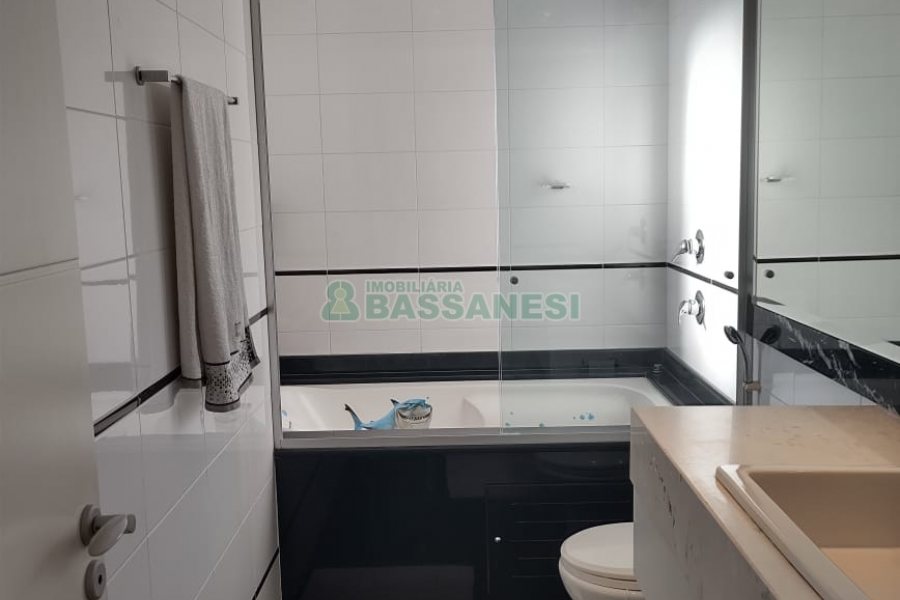 Apartamento com 129m², 3 dormitórios, 2 vagas, no bairro Lourdes em Caxias do Sul para Comprar