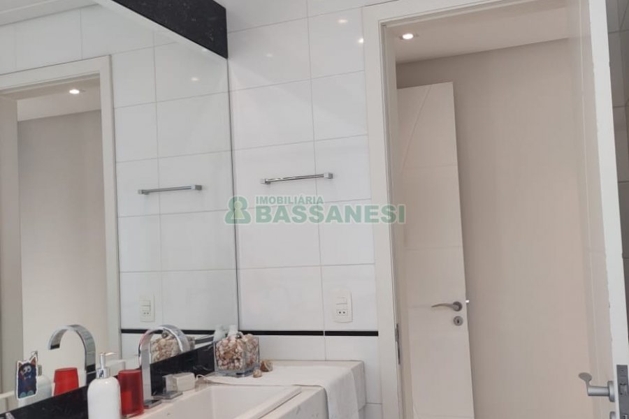 Apartamento com 129m², 3 dormitórios, 2 vagas, no bairro Lourdes em Caxias do Sul para Comprar