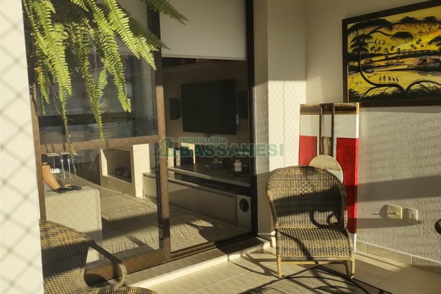 Apartamento com 129m², 3 dormitórios, 2 vagas, no bairro Lourdes em Caxias do Sul para Comprar