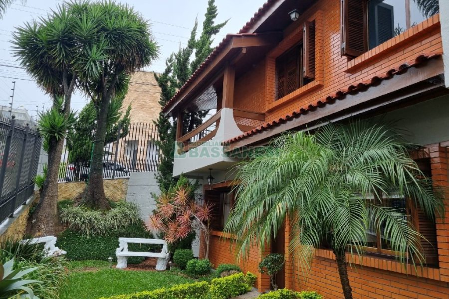 Casa com 229m², 3 dormitórios, 1 vaga, no bairro Cinqüentenário em Caxias do Sul para Comprar