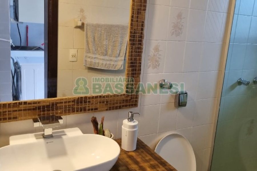 Casa com 229m², 3 dormitórios, 1 vaga, no bairro Cinqüentenário em Caxias do Sul para Comprar