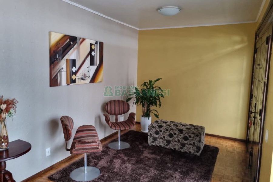 Casa com 229m², 3 dormitórios, 1 vaga, no bairro Cinqüentenário em Caxias do Sul para Comprar