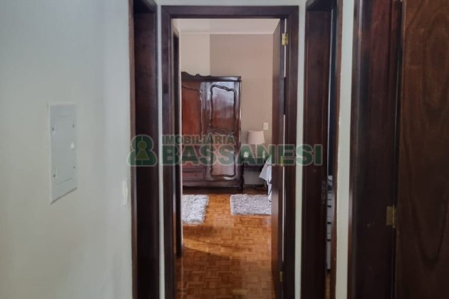 Casa com 229m², 3 dormitórios, 1 vaga, no bairro Cinqüentenário em Caxias do Sul para Comprar