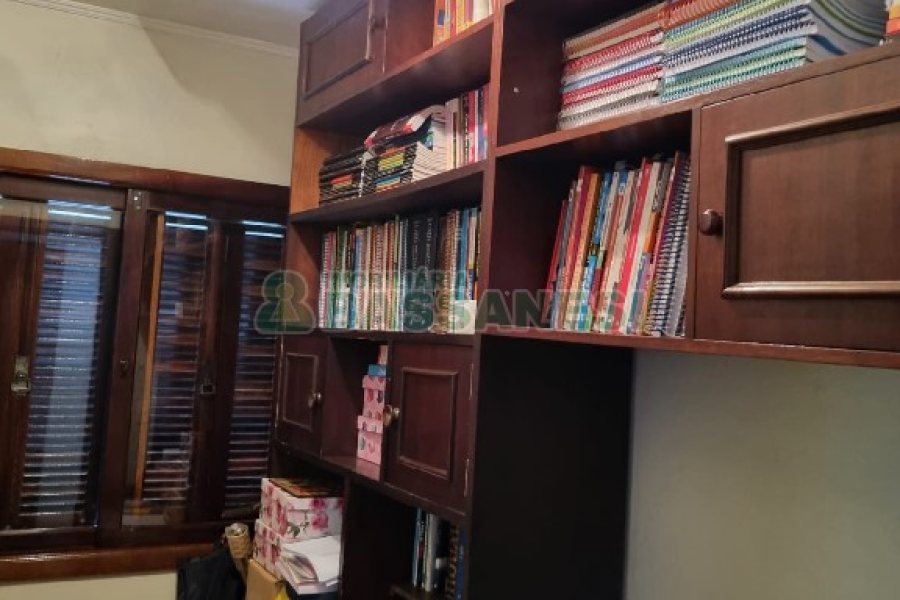 Casa com 229m², 3 dormitórios, 1 vaga, no bairro Cinqüentenário em Caxias do Sul para Comprar