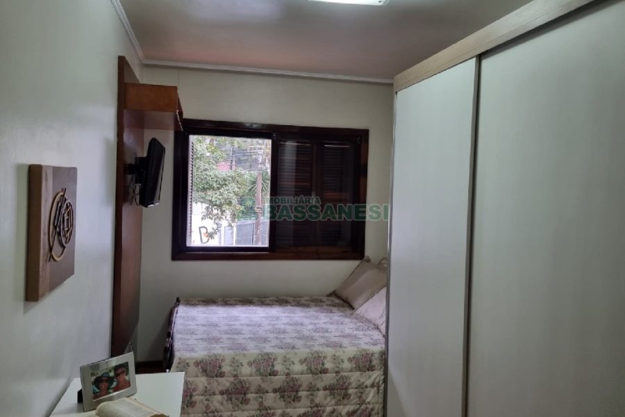 Casa com 229m², 3 dormitórios, 1 vaga, no bairro Cinqüentenário em Caxias do Sul para Comprar