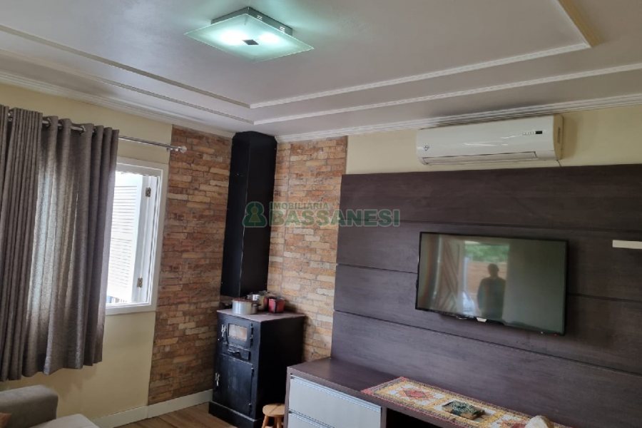 Casa com 300m², 3 dormitórios, 2 vagas, no bairro Santa Catarina em Caxias do Sul para Comprar