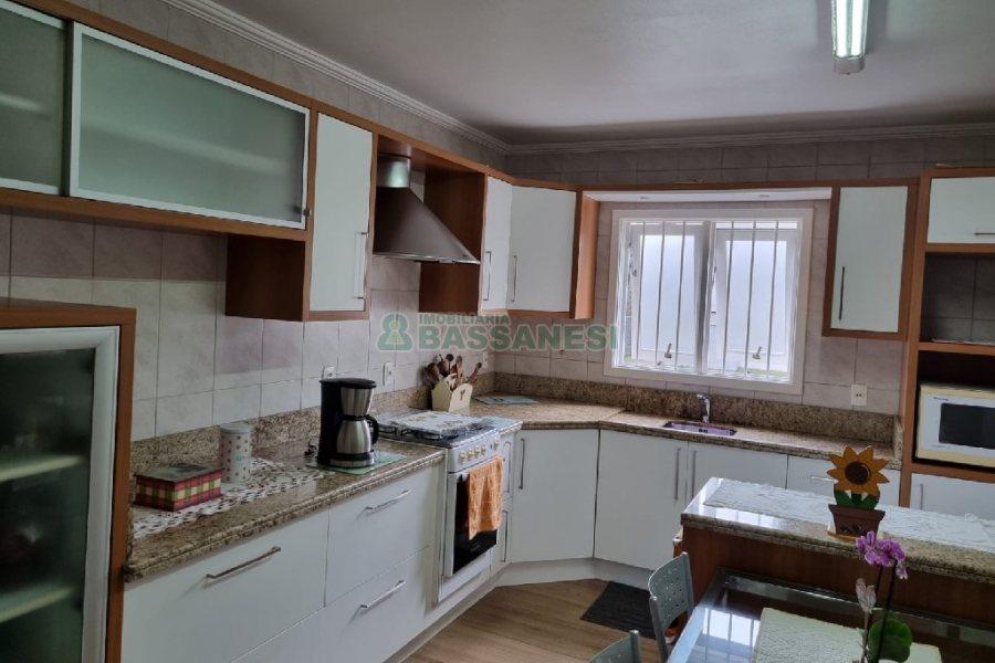 Casa com 300m², 3 dormitórios, 2 vagas, no bairro Santa Catarina em Caxias do Sul para Comprar