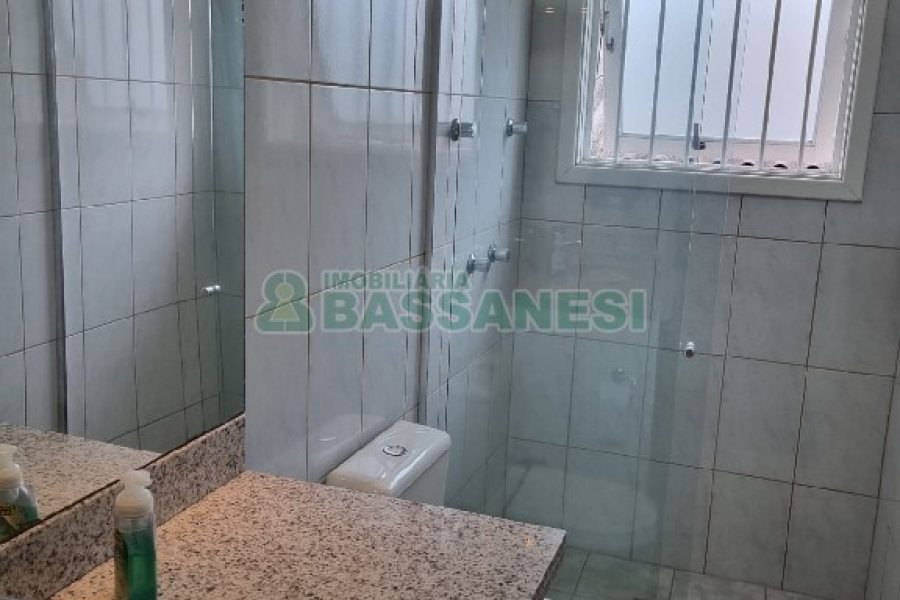 Casa com 300m², 3 dormitórios, 2 vagas, no bairro Santa Catarina em Caxias do Sul para Comprar