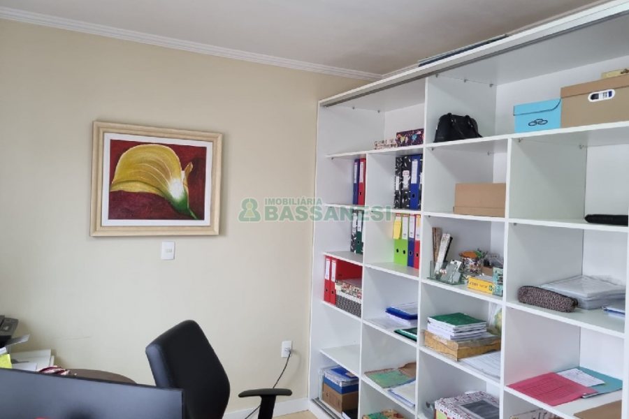 Casa com 300m², 3 dormitórios, 2 vagas, no bairro Santa Catarina em Caxias do Sul para Comprar