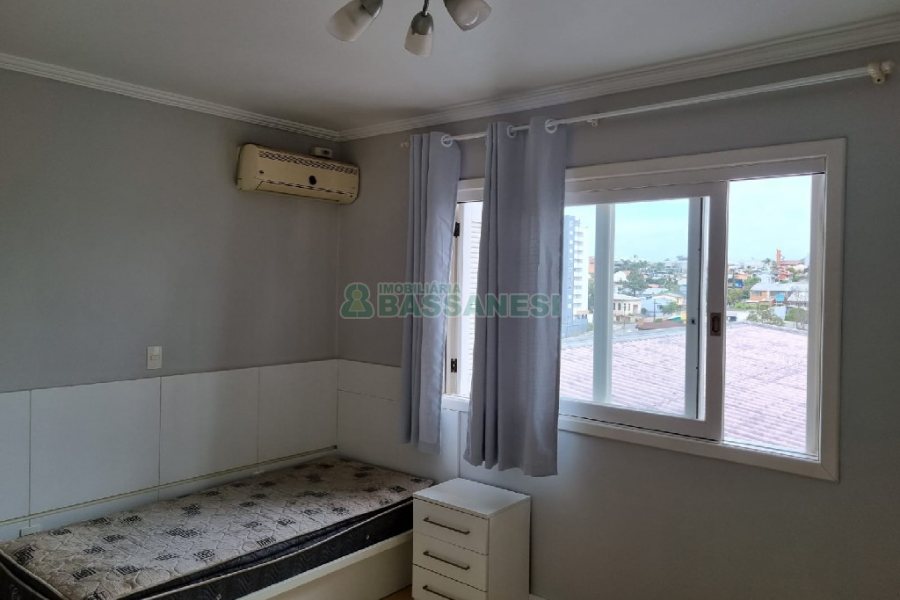 Casa com 300m², 3 dormitórios, 2 vagas, no bairro Santa Catarina em Caxias do Sul para Comprar