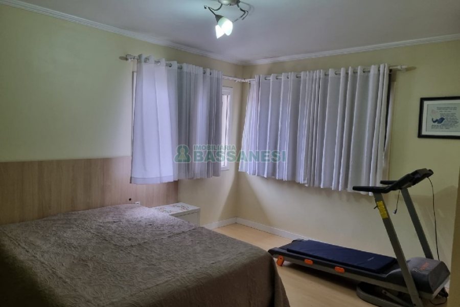 Casa com 300m², 3 dormitórios, 2 vagas, no bairro Santa Catarina em Caxias do Sul para Comprar
