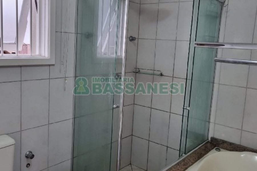 Casa com 300m², 3 dormitórios, 2 vagas, no bairro Santa Catarina em Caxias do Sul para Comprar