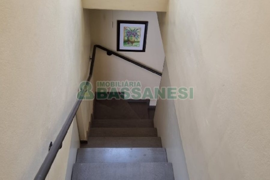 Casa com 300m², 3 dormitórios, 2 vagas, no bairro Santa Catarina em Caxias do Sul para Comprar