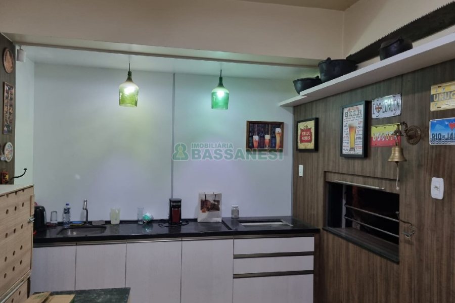 Casa com 300m², 3 dormitórios, 2 vagas, no bairro Santa Catarina em Caxias do Sul para Comprar