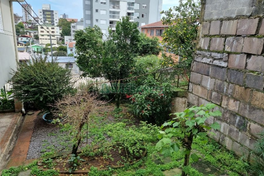 Casa com 300m², 3 dormitórios, 2 vagas, no bairro Santa Catarina em Caxias do Sul para Comprar