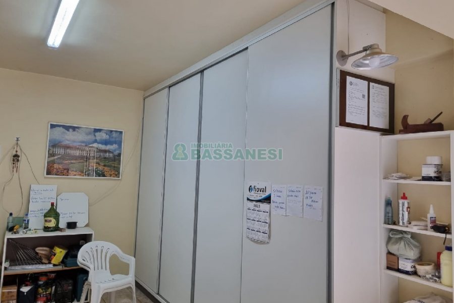 Casa com 300m², 3 dormitórios, 2 vagas, no bairro Santa Catarina em Caxias do Sul para Comprar