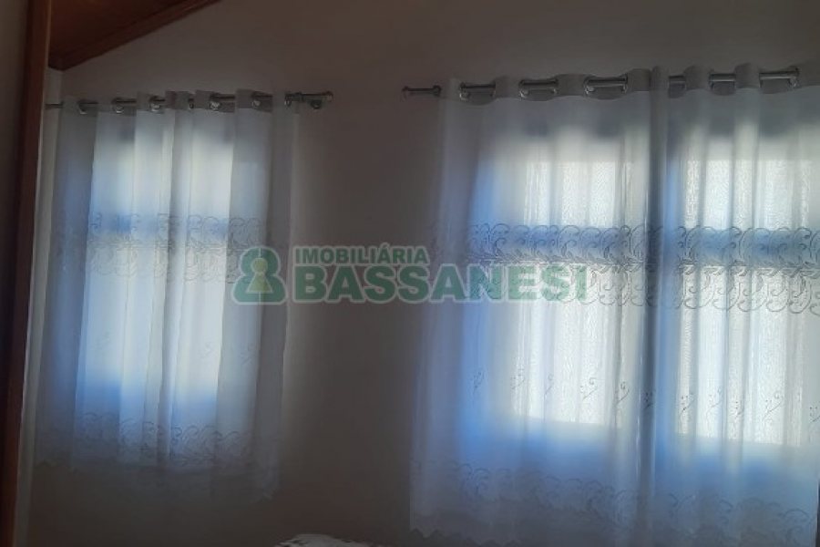 Casa com 256m², 4 dormitórios, 1 vaga, no bairro Santa Catarina em Caxias do Sul para Comprar