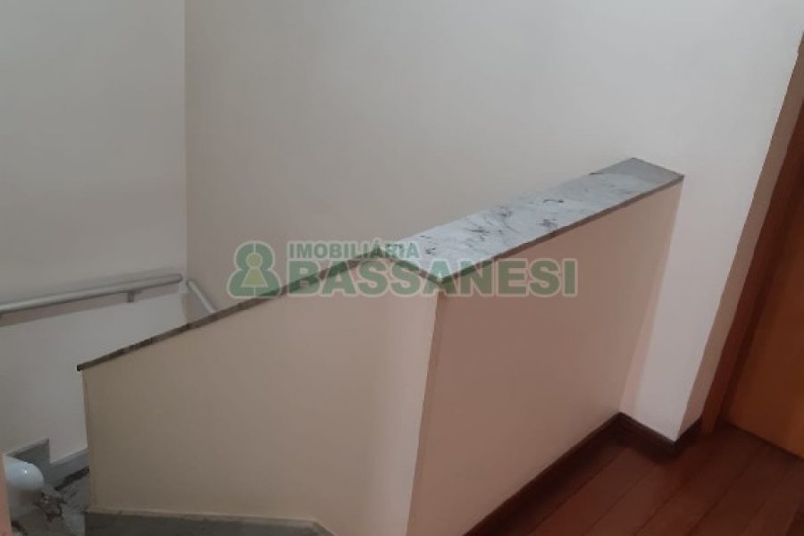 Casa com 256m², 4 dormitórios, 1 vaga, no bairro Santa Catarina em Caxias do Sul para Comprar