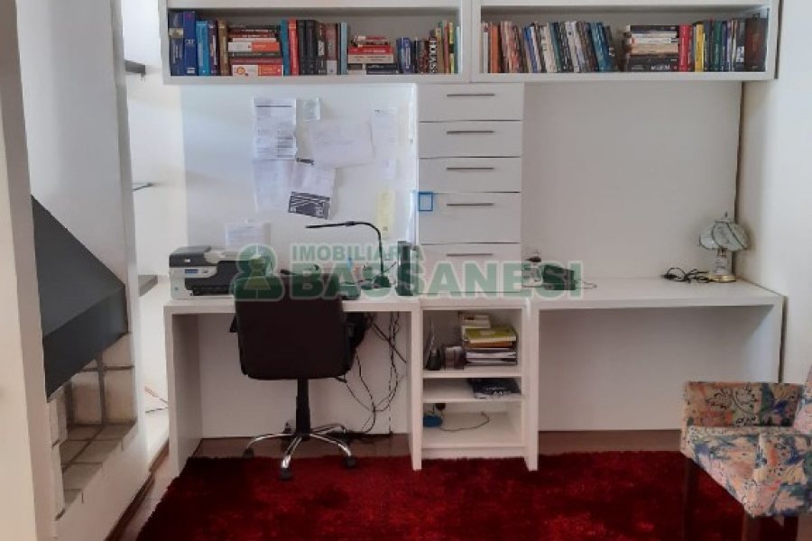 Casa com 256m², 4 dormitórios, 1 vaga, no bairro Santa Catarina em Caxias do Sul para Comprar