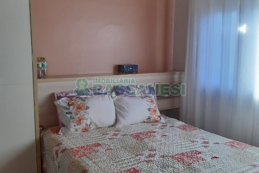 Casa com 256m², 4 dormitórios, 1 vaga, no bairro Santa Catarina em Caxias do Sul para Comprar