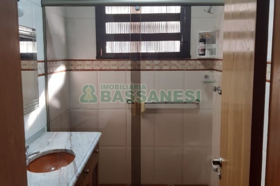 Casa com 256m², 4 dormitórios, 1 vaga, no bairro Santa Catarina em Caxias do Sul para Comprar