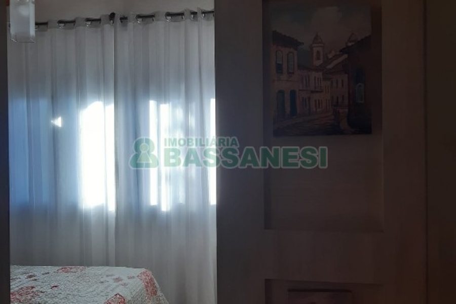 Casa com 256m², 4 dormitórios, 1 vaga, no bairro Santa Catarina em Caxias do Sul para Comprar