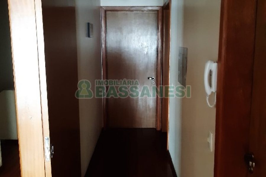 Casa com 256m², 4 dormitórios, 1 vaga, no bairro Santa Catarina em Caxias do Sul para Comprar
