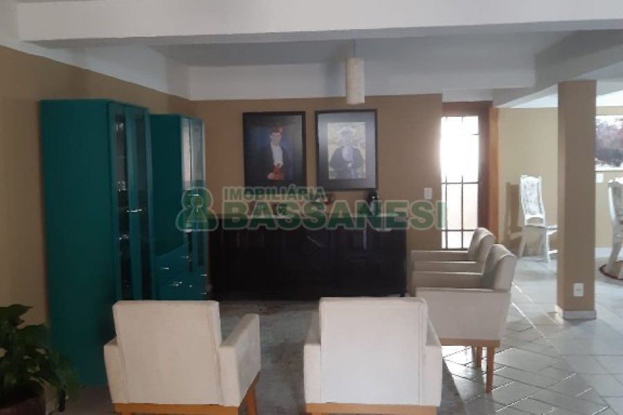 Casa com 256m², 4 dormitórios, 1 vaga, no bairro Santa Catarina em Caxias do Sul para Comprar