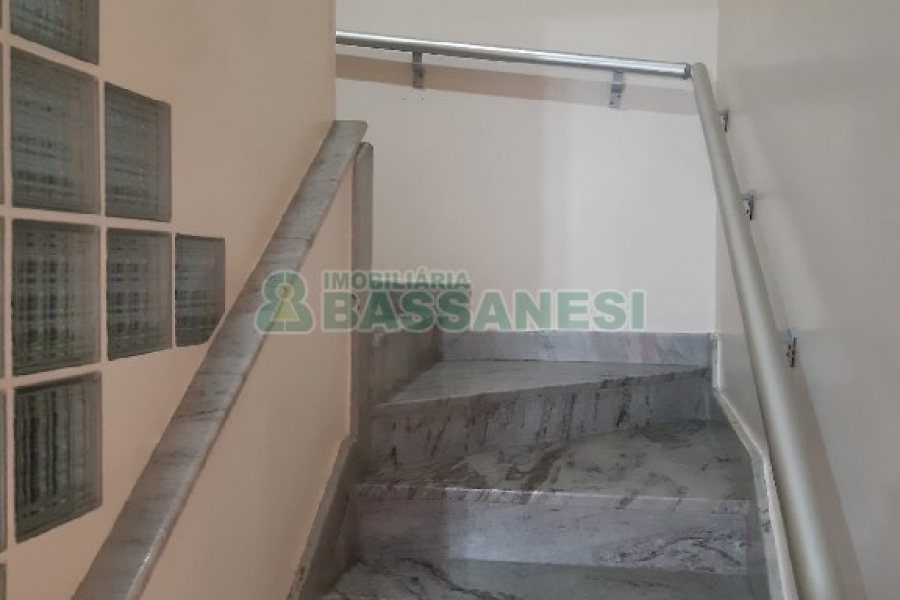 Casa com 256m², 4 dormitórios, 1 vaga, no bairro Santa Catarina em Caxias do Sul para Comprar