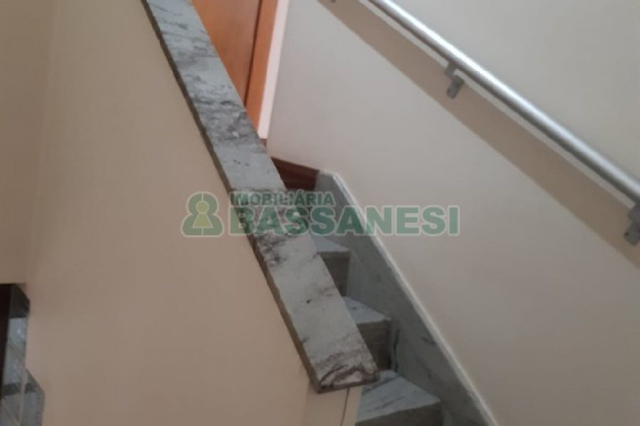 Casa com 256m², 4 dormitórios, 1 vaga, no bairro Santa Catarina em Caxias do Sul para Comprar