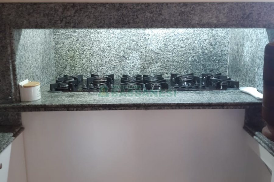 Casa com 256m², 4 dormitórios, 1 vaga, no bairro Santa Catarina em Caxias do Sul para Comprar