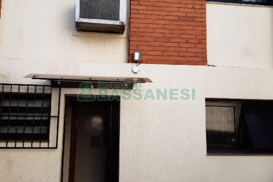 Casa com 256m², 4 dormitórios, 1 vaga, no bairro Santa Catarina em Caxias do Sul para Comprar