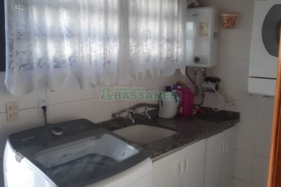 Casa com 256m², 4 dormitórios, 1 vaga, no bairro Santa Catarina em Caxias do Sul para Comprar